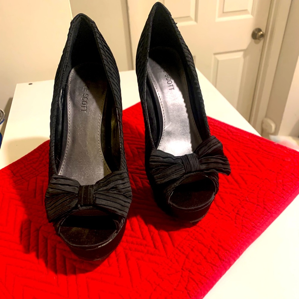 Black satin like open toe bow heals